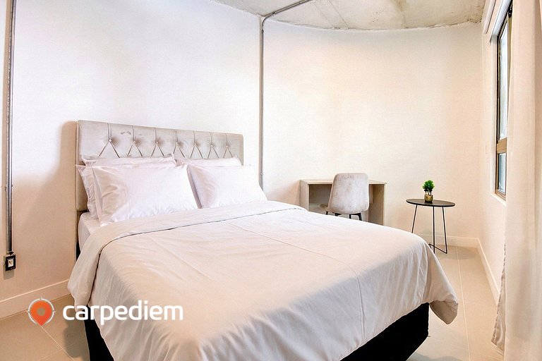 Silo 215 #111 - 1 Quarto com Varanda by Carpediem