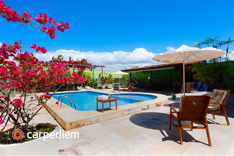 Casa com piscina próximo a praia do Iguape