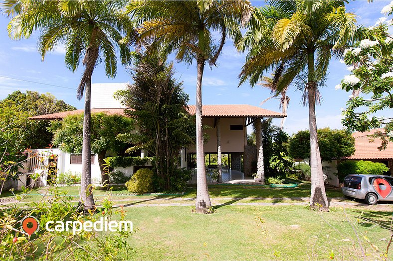 Casa próximo a praia e no centro de Cumbuco com piscina