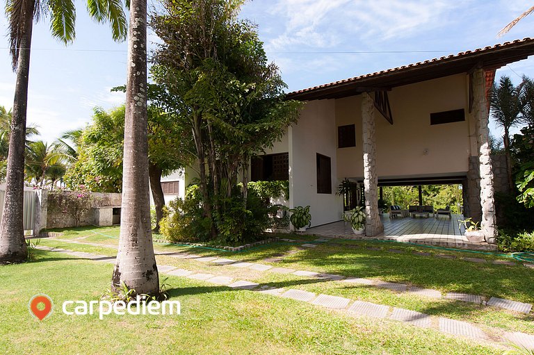 Casa próximo a praia e no centro de Cumbuco com piscina